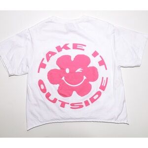 Super cute Take it Outside crop top size S